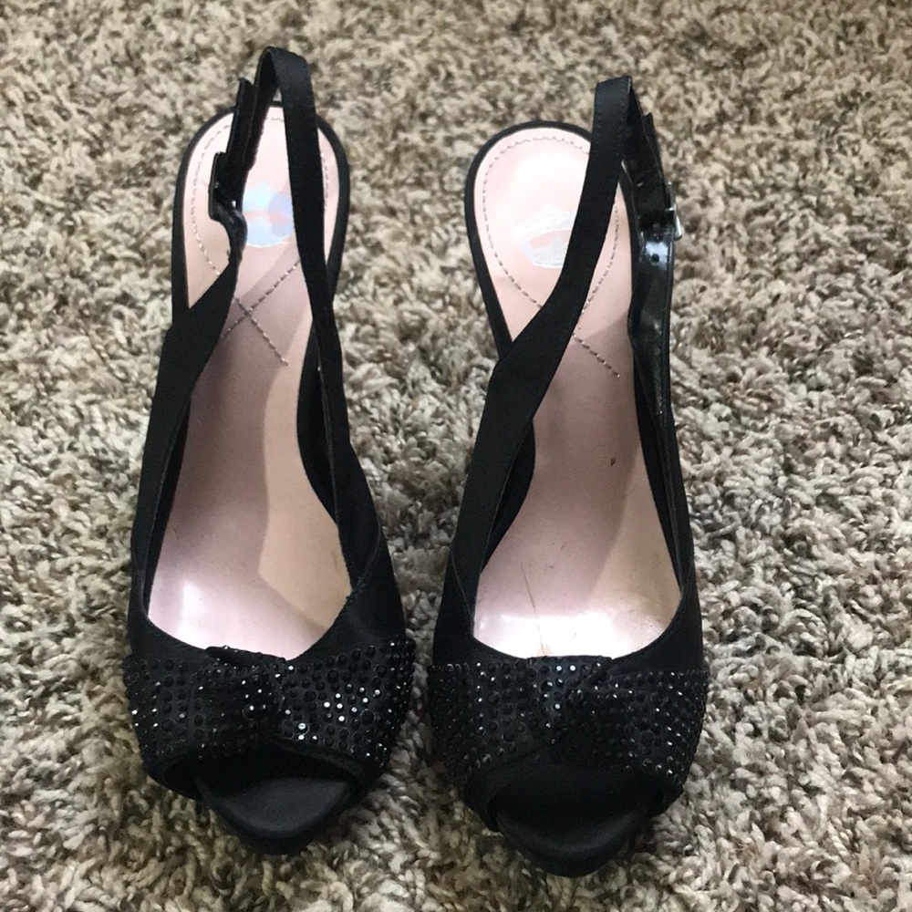 Black bow heels